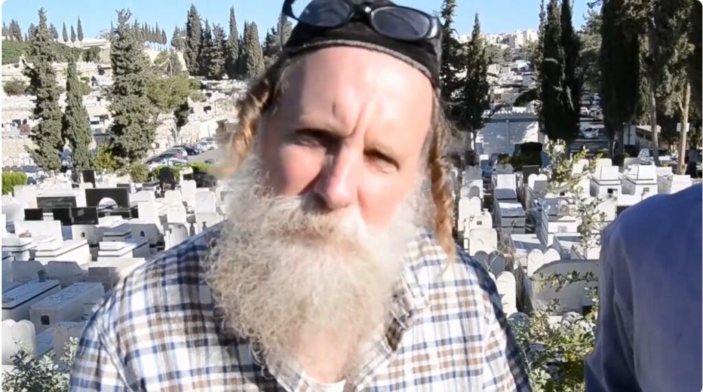 שלמה שוורץ רב "המושב" מספר על הרב קרליבך